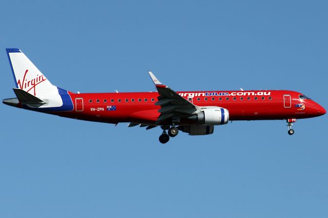 Embraer ERJ-190 (VH-ZPH)