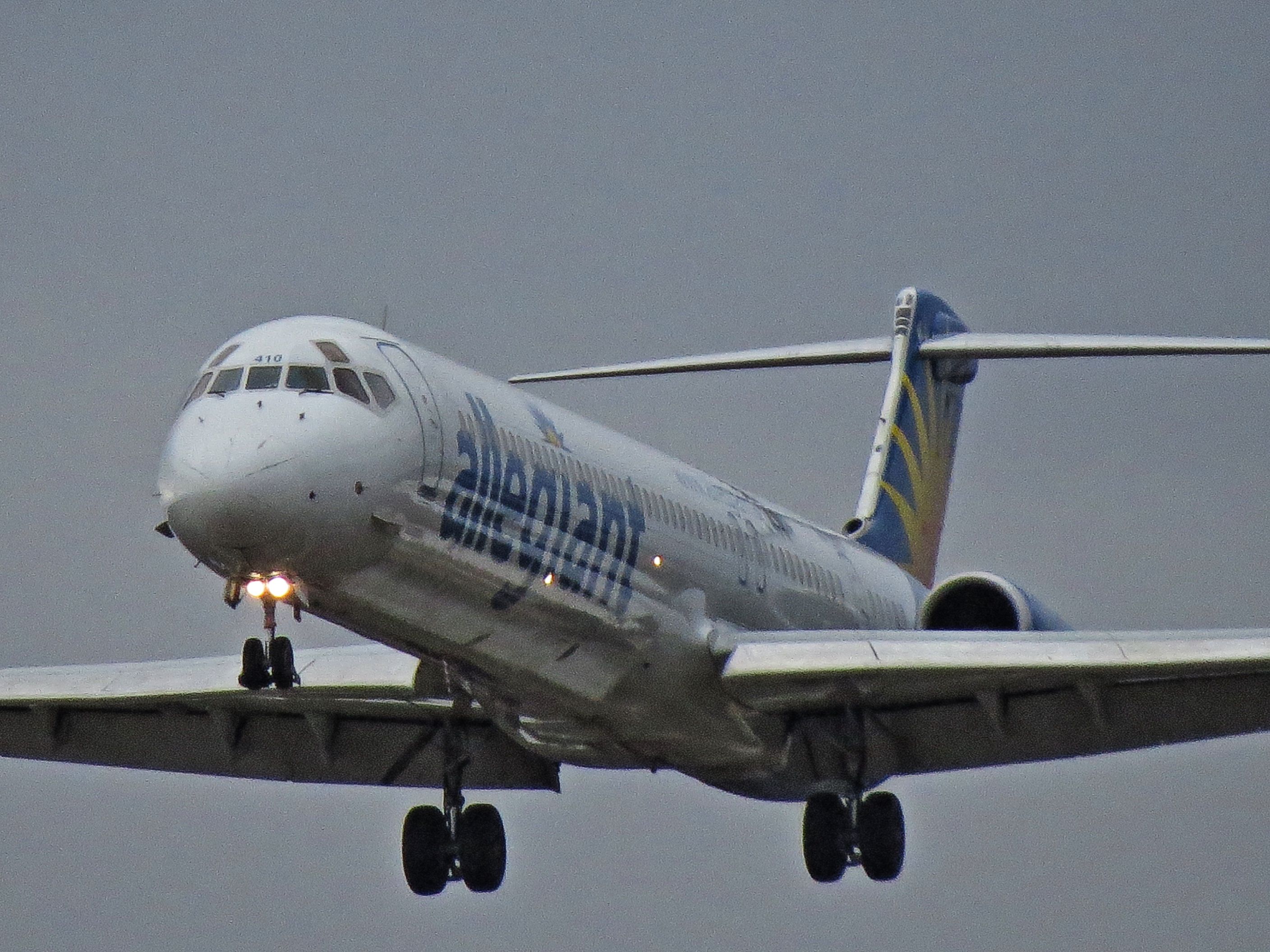 McDonnell Douglas MD-83 (N410NV)