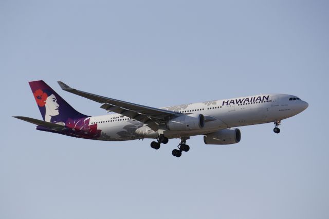 Airbus A330-300 (N361HA) - Early morning arrival into Klas