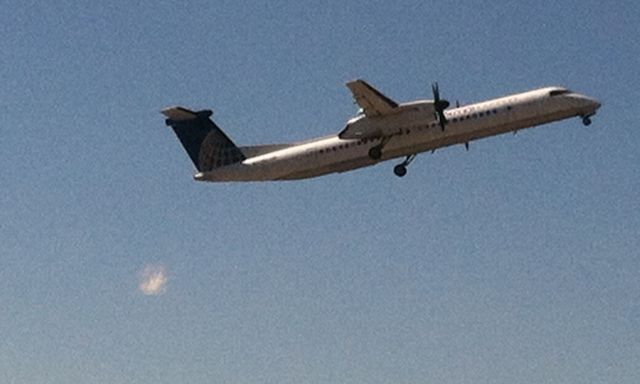 de Havilland Dash 8-400 (N34NG)