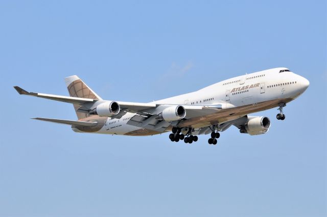 Boeing 747-400 (N322SG) - Arriving 23-R at KIND from PHX on 09-16-17, bringing in the Arizona Cardinals in to play against the Indianapolis Colts football team.