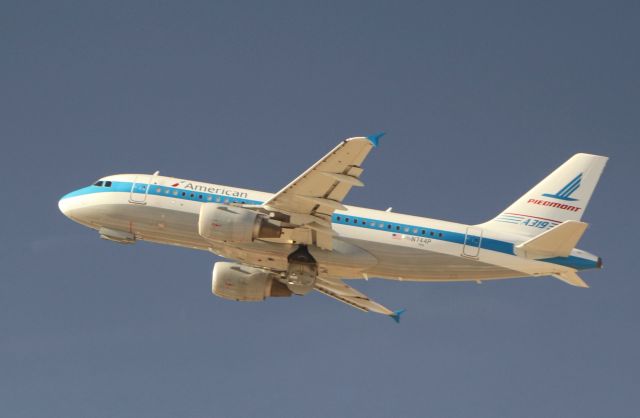 Airbus A319 (N744P) - 6/19/18 Piedmont Airbus departing PHX