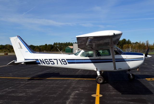 Cessna Skyhawk (N65719)