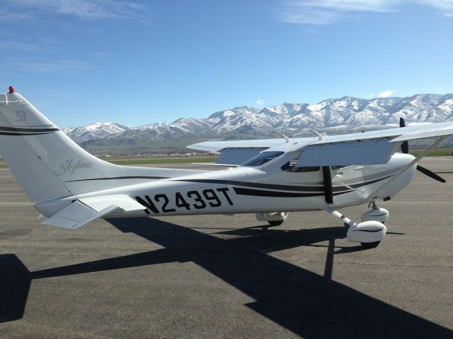 Cessna Skylane (N2439T)