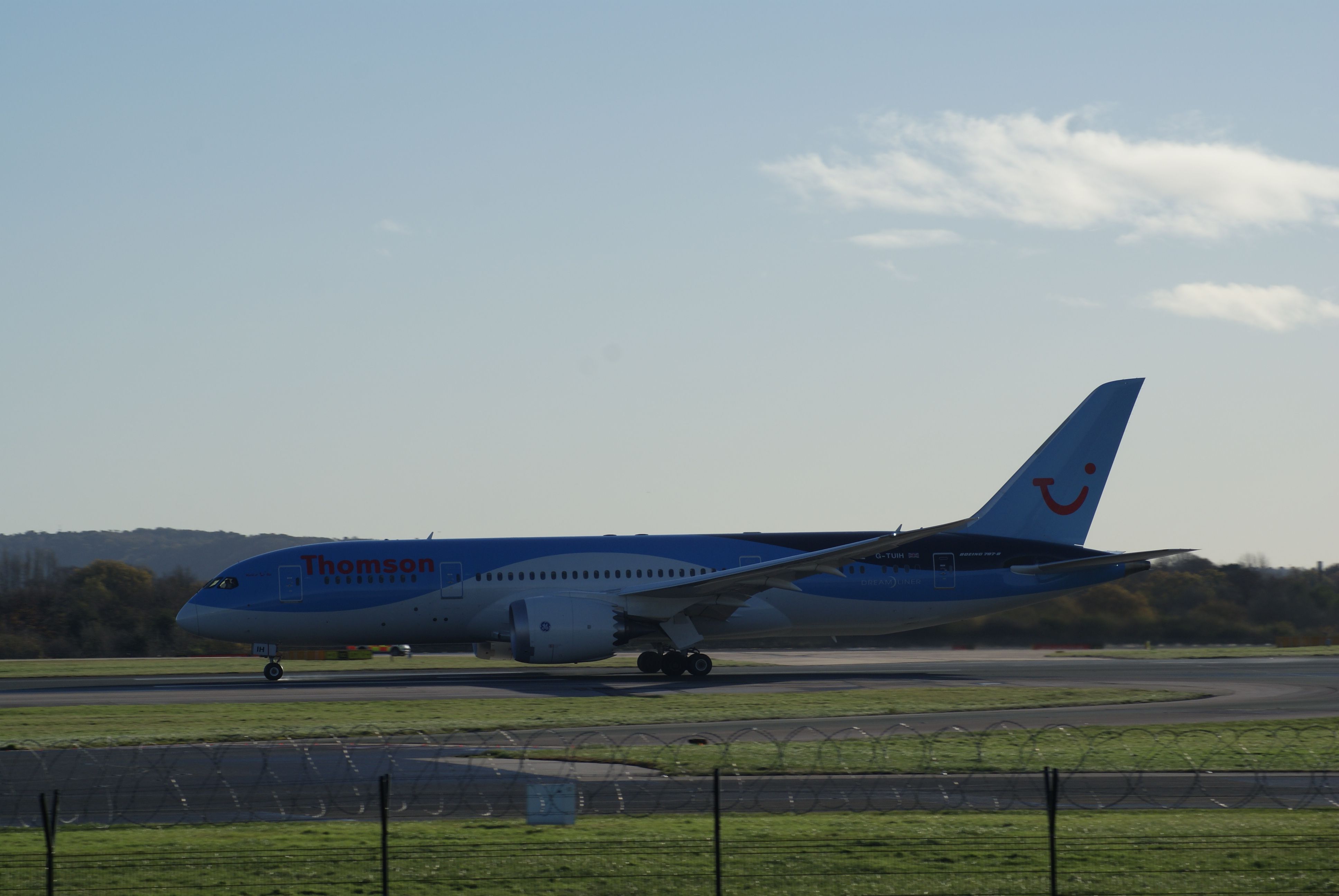 Boeing 787-8 (G-TUIH) - Thomson Airways B787-8 Dreamliner cn37229