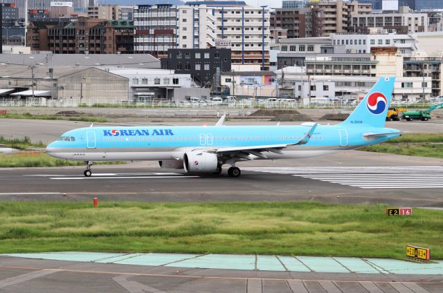 Airbus A321 (HL8506)
