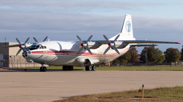 Antonov An-12 (UR-CAJ)