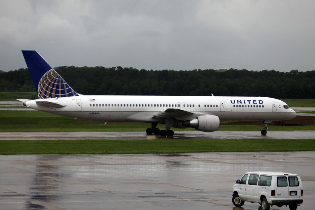 Boeing 757-200 (N598UA) - Awaiting further taxi clearance, to proceed to runway for take off. (IAH-LAX)  07-12-2012