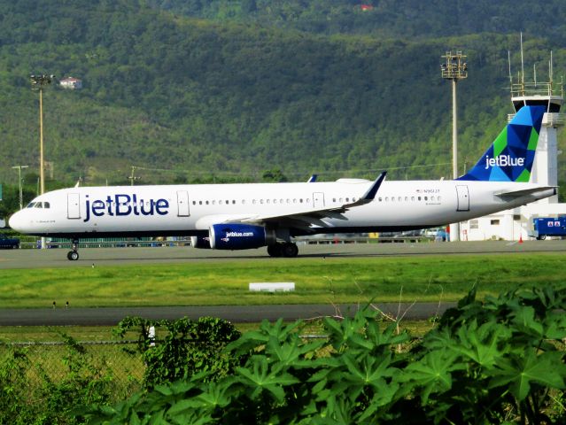Airbus A321 (N961JT)