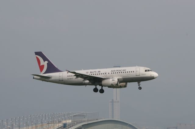 Airbus A319 (B-MAO)