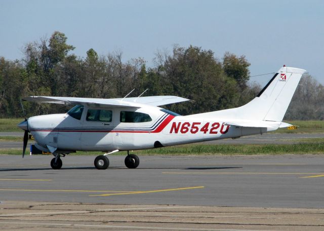 Cessna Centurion (N6542U) - At Downtown Shreveport.