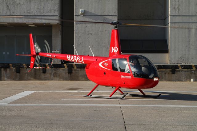 Robinson R-44 (N896J)