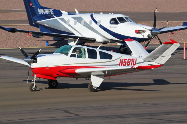 Beechcraft 35 Bonanza (N581U)