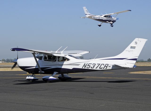 Cessna Skylane (N537CR) - Cessna Skylane taxiing at, and taking-off from, Merced Regional Airport (KMCE)