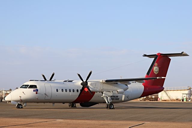 de Havilland Dash 8-300 (VH-ZZG)