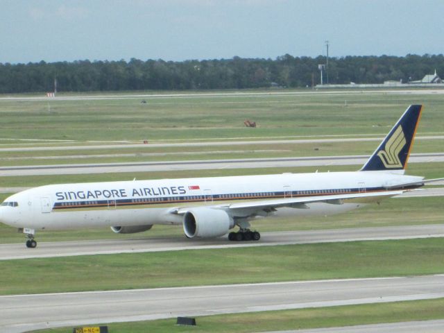 BOEING 777-300 (9V-SWP)