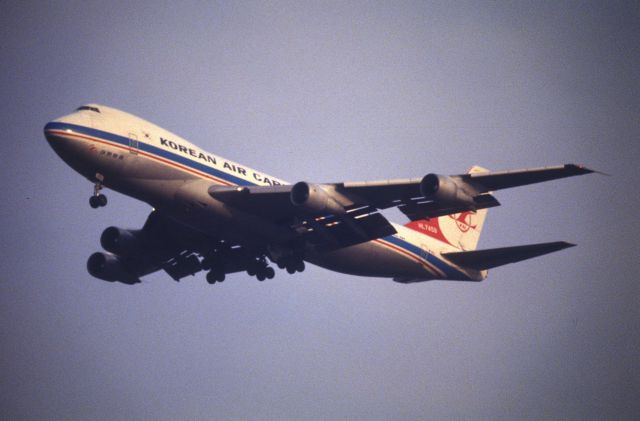 Boeing 747-200 (HL7459) - Final Approach to Narita Intl Airpoer Rwy34 on 1985/01/13