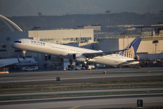 BOEING 757-300 (N57864)