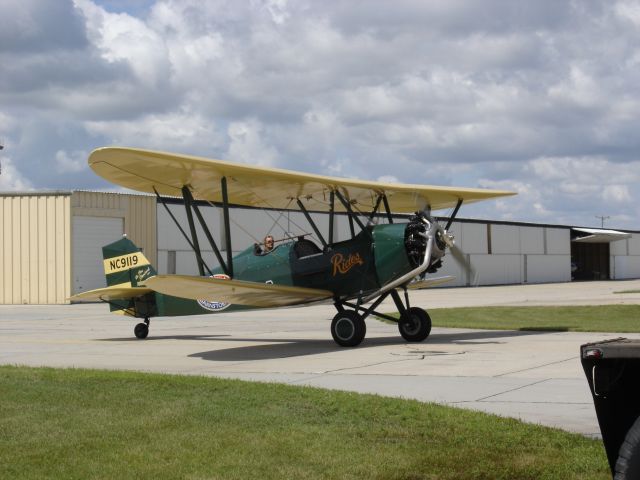 NEW STANDARD D-25 (NC9119) - This is a 1941 New Standard D-25.