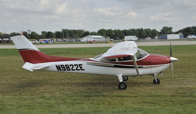 Cessna Skylane (N9822E) - Airventure 2017