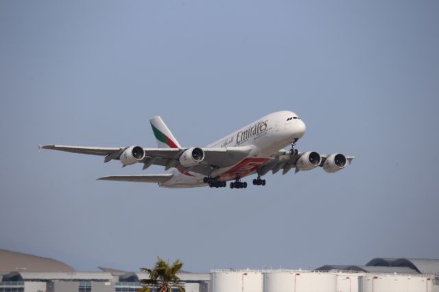 Airbus A380-800 (A6-EEU)