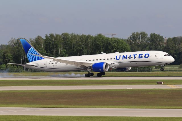 BOEING 787-10 Dreamliner (N12020)