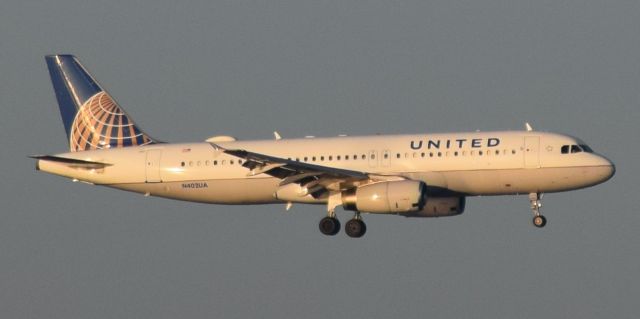 Airbus A320 (N402UA)