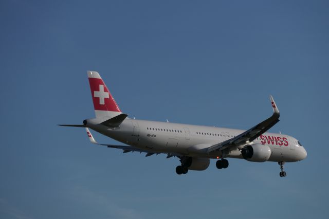 Airbus A321neo (HB-JPD) - Landing on RWY14 (30th Dec 2023)