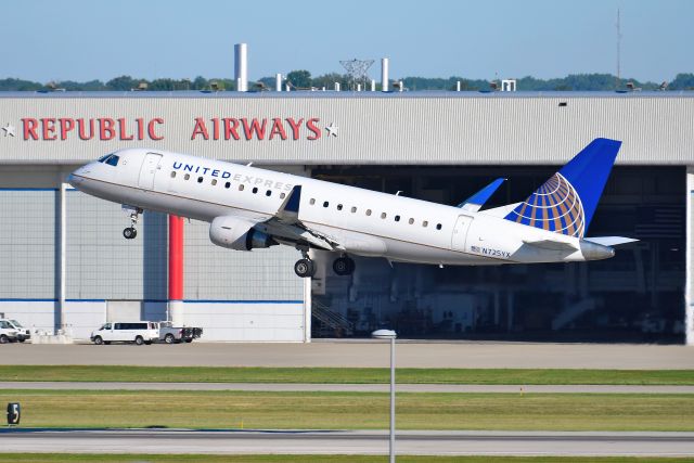 Embraer 170/175 (N725YX)