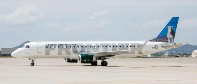 Embraer ERJ-190 (N176HQ)