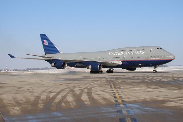 Boeing 747-400 (N194UA)