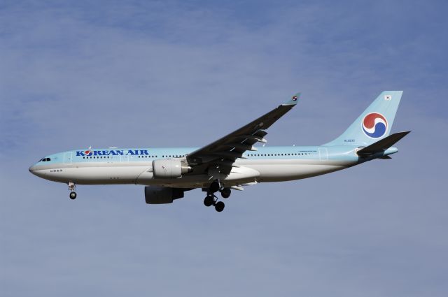 Airbus A330-200 (HL8212) - Final Approach to NRT Airport R/W34L on 2012/01/03