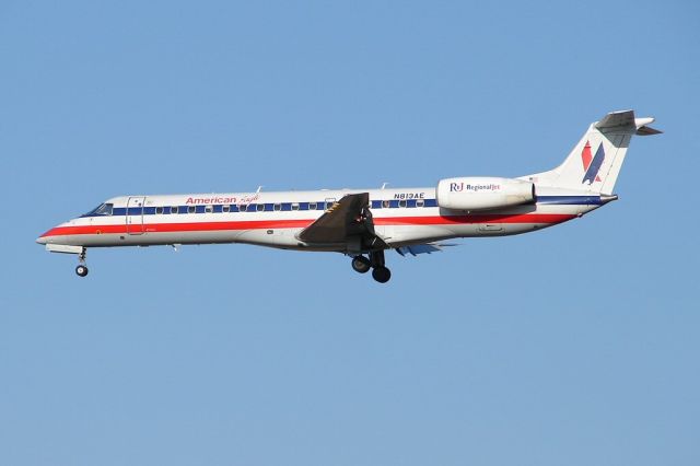 Embraer ERJ-135 (N813AE)