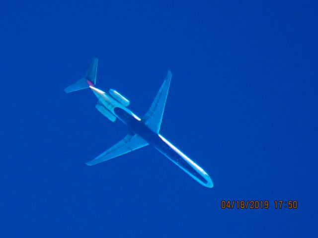 McDonnell Douglas MD-88 (N989DL)