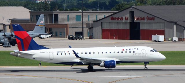 Embraer ERJ 175 (N607CZ)