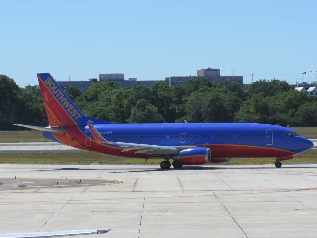 BOEING 737-300 (N630WN) - Decided to set up camp at the food court in E concourse because my flight to Detroit was delayed. 