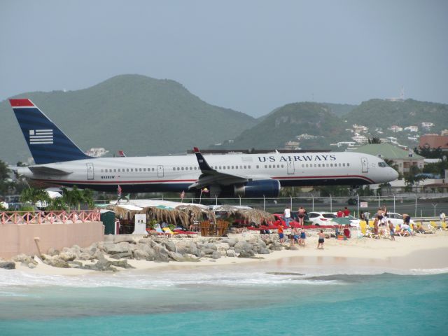 Boeing 757-200 (N938UW)