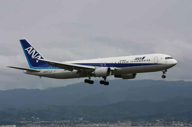 BOEING 767-300 (JA617A)