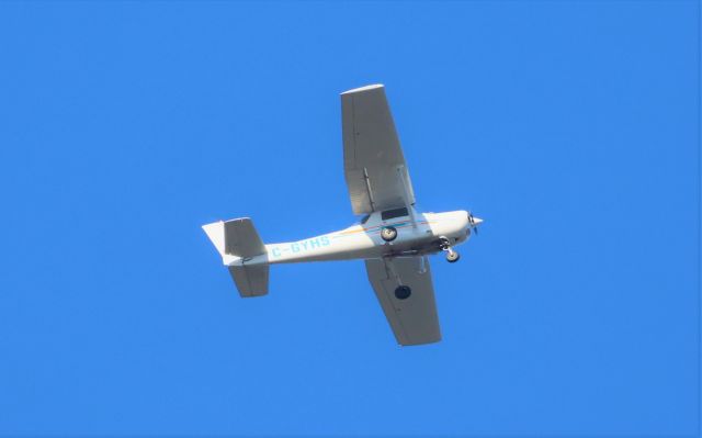 C-GYHS — - C-GYHS Cessna 152 survolant le fleuve St-Laurent QC. à Lavaltrie le 14-04-2023 à 17:19