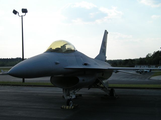 Lockheed F-16 Fighting Falcon —