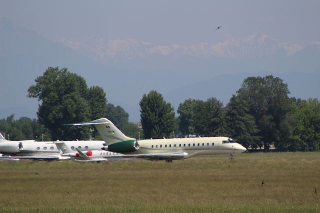 Bombardier Global 5000 (YR-TIK)