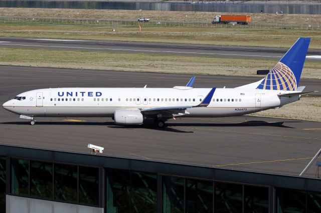 Boeing 737-900 (N36472)