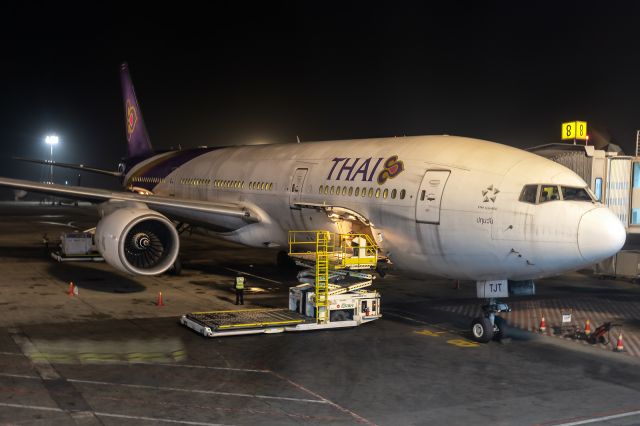 Boeing 777-200 (HS-TJT) - 18th March, 2023: Parked at the gate at Dhaka's Zia International Airport prior to boarding for flight TG 340 headed for Bangkok's Suvarnabhumi. 