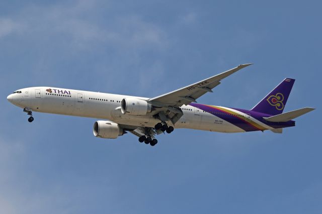 BOEING 777-300 (HS-TKK)