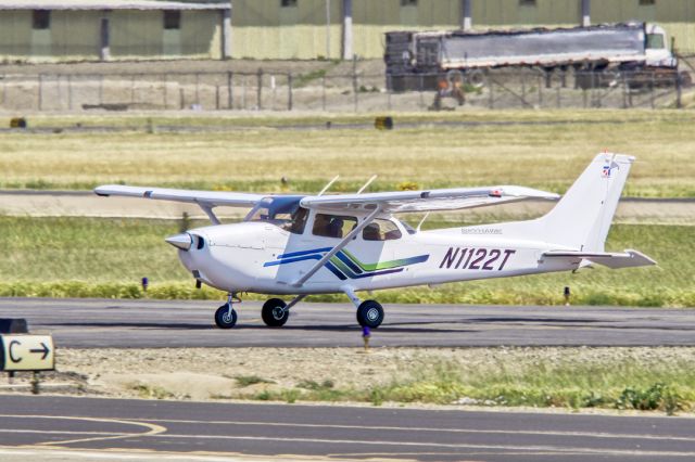 Cessna Skyhawk (N1122T) - Cessna 172S returns to Livermore Municipal Airport, April 2022