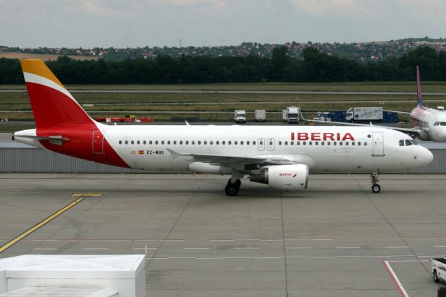 Airbus A320 (EC-MUK) - Taxiing onto stand on 6-Jul-18 operating flight IBE3278 from LEMD.