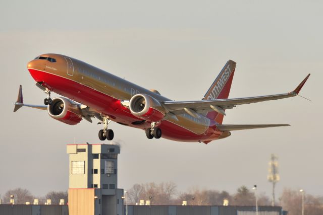 Boeing 737 MAX 8 (N871HK) - 23-R departure 12-31-22