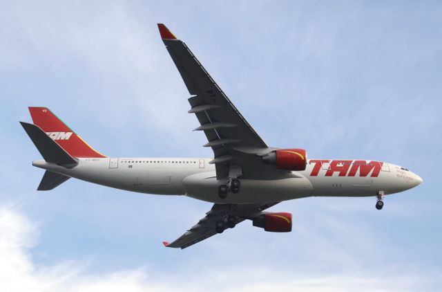 Airbus A330-200 (PT-MVC)