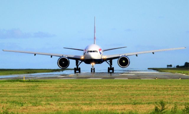 Boeing 777-200 (G-VIIL)