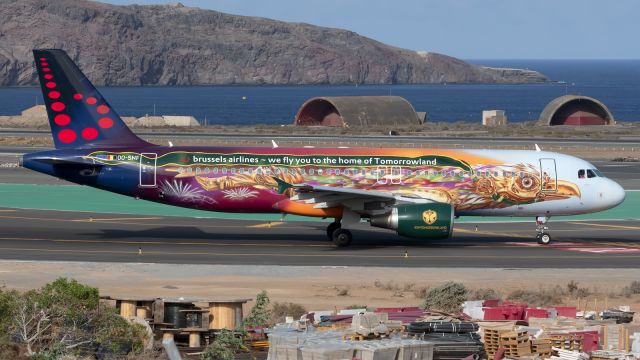 Airbus A320 (OO-SNF)